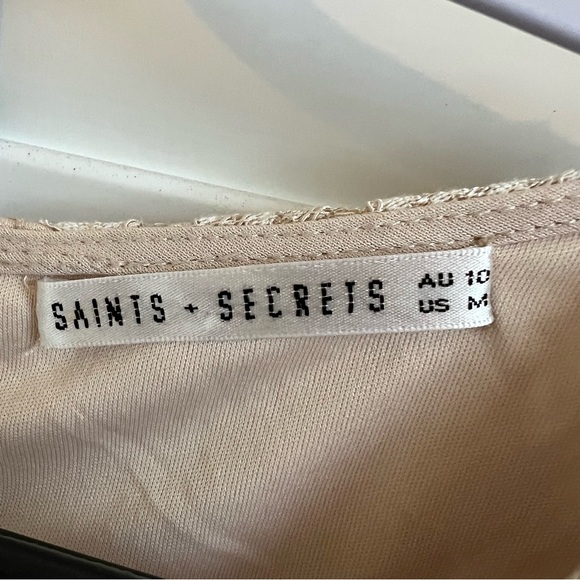 Saints + Secrets Nude & Gold Floral Lace Long Sleeve Mini Dress Size Medium - Picture 4 of 6